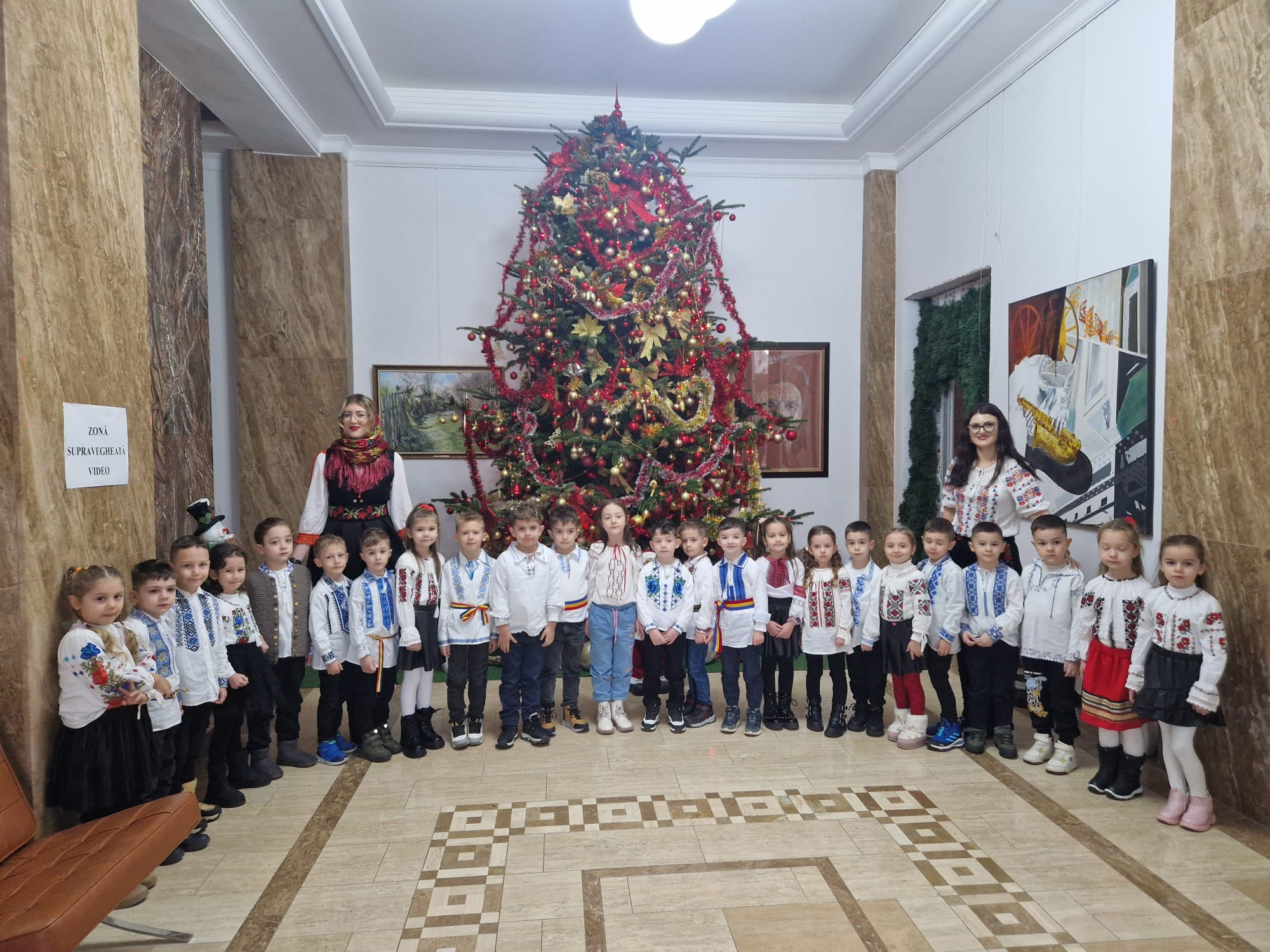 Copiii talentaţi şi cuminţi de la Grădiniţa "Motanul Încălţat" (VIDEO)