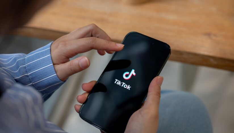 Reţeaua TikTok, acuzată că alimentează violența în rândul tinerilor