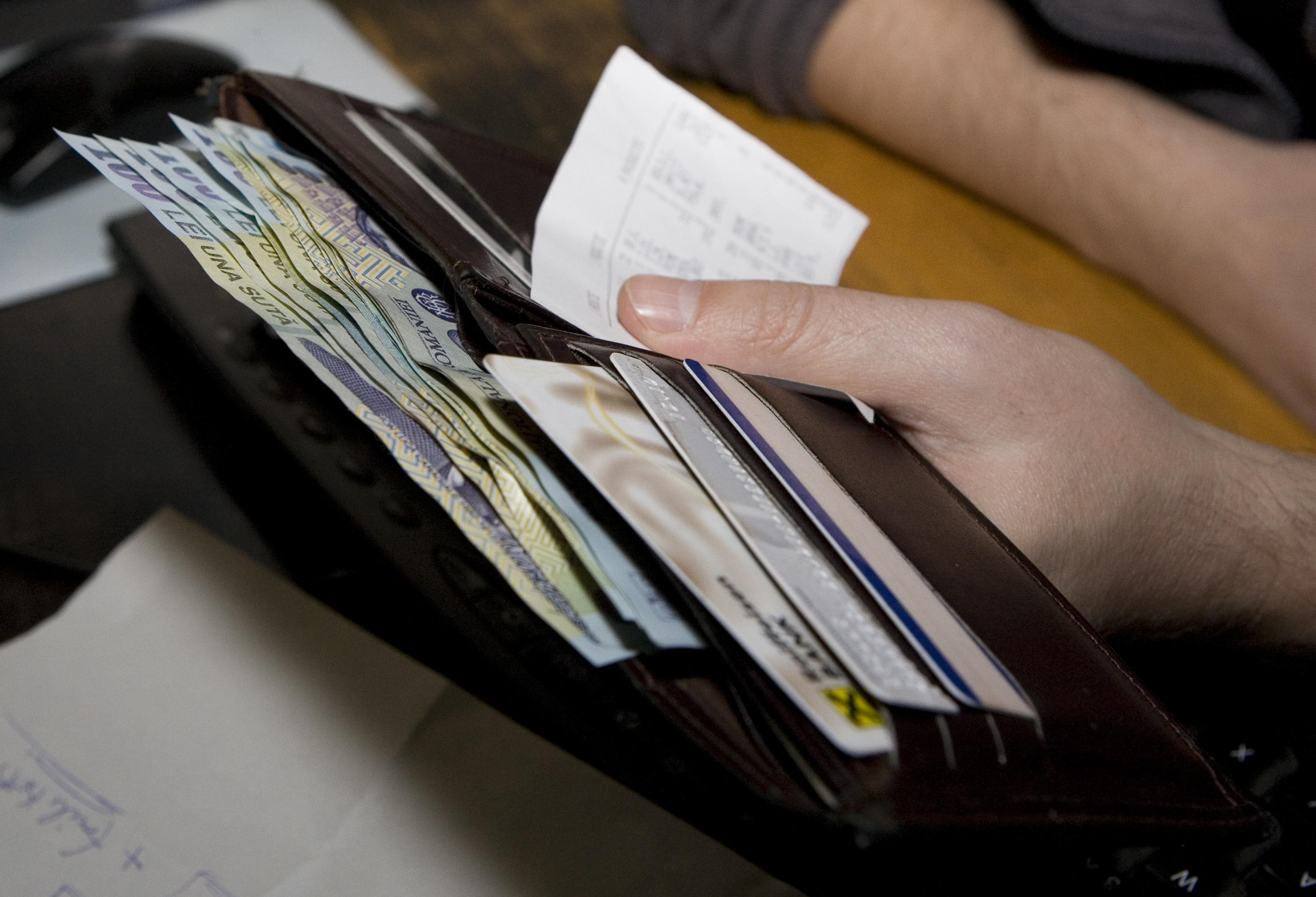 ANAF îi scapă de datorii pe unii contribuabili