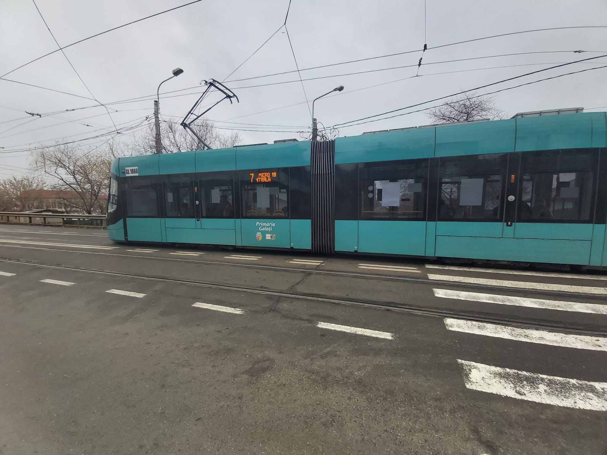 UPDATE. Accident cu tramvaiul pe strada Oțelarilor. Vatmanul și șoferul au venit împreună la poliție