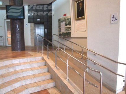 La Complexul Muzeal există lift!