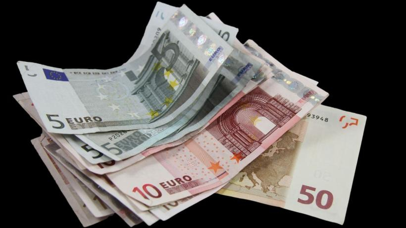 Euro și ROBOR au continuat să scadă