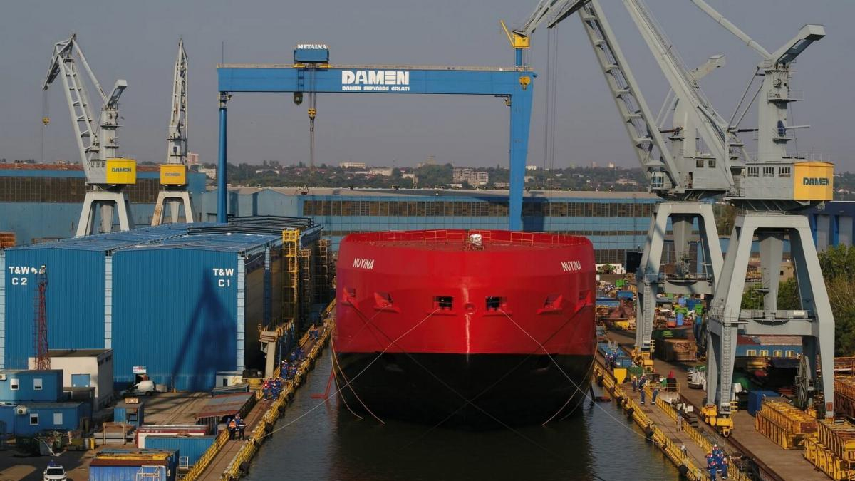 Angajații din Damen, trimiși în șomaj tehnic. În așteptarea marilor contracte, Şantierul Naval taie din salarii