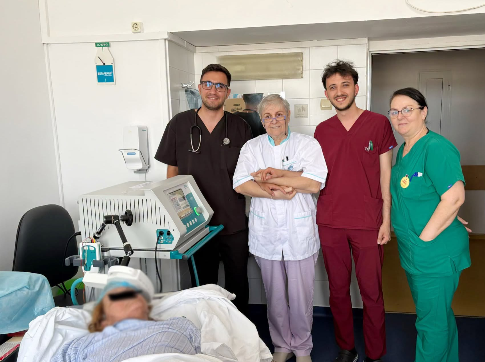 „Creierul e o prioritate”. În premieră la Spitalul Județean Galați, recuperare neurologică după AVC cu ajutorul aparatului de stimulare magnetică transcraniană (rTMS)