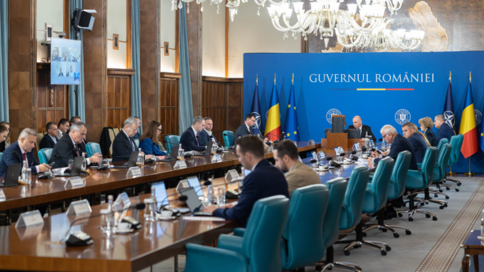 Tăieri drastice ale pensiilor speciale în cazul reangajării la stat