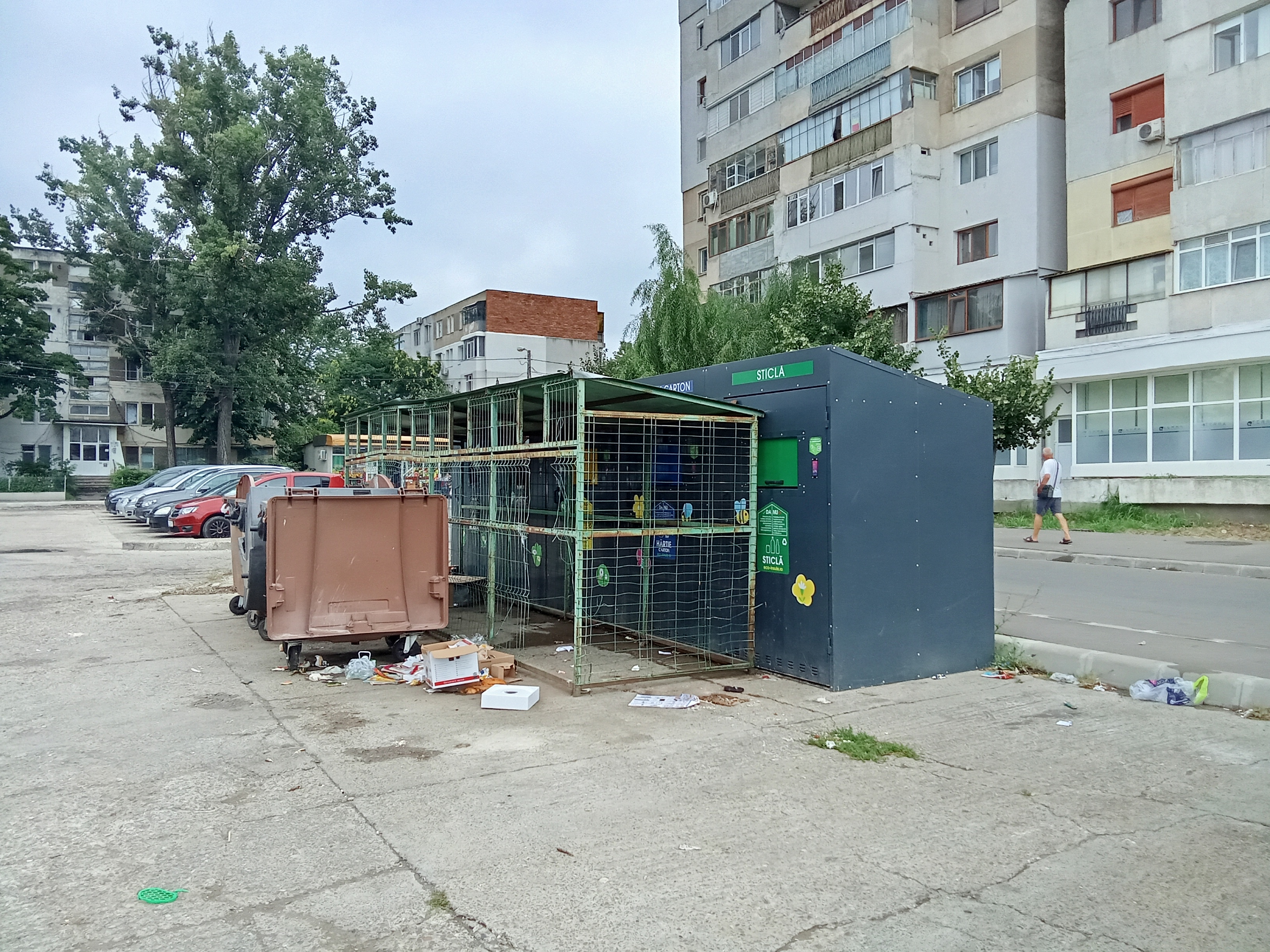 Cum se „leapădă” Primăria Galaţi de insulele ecologice digitalizate