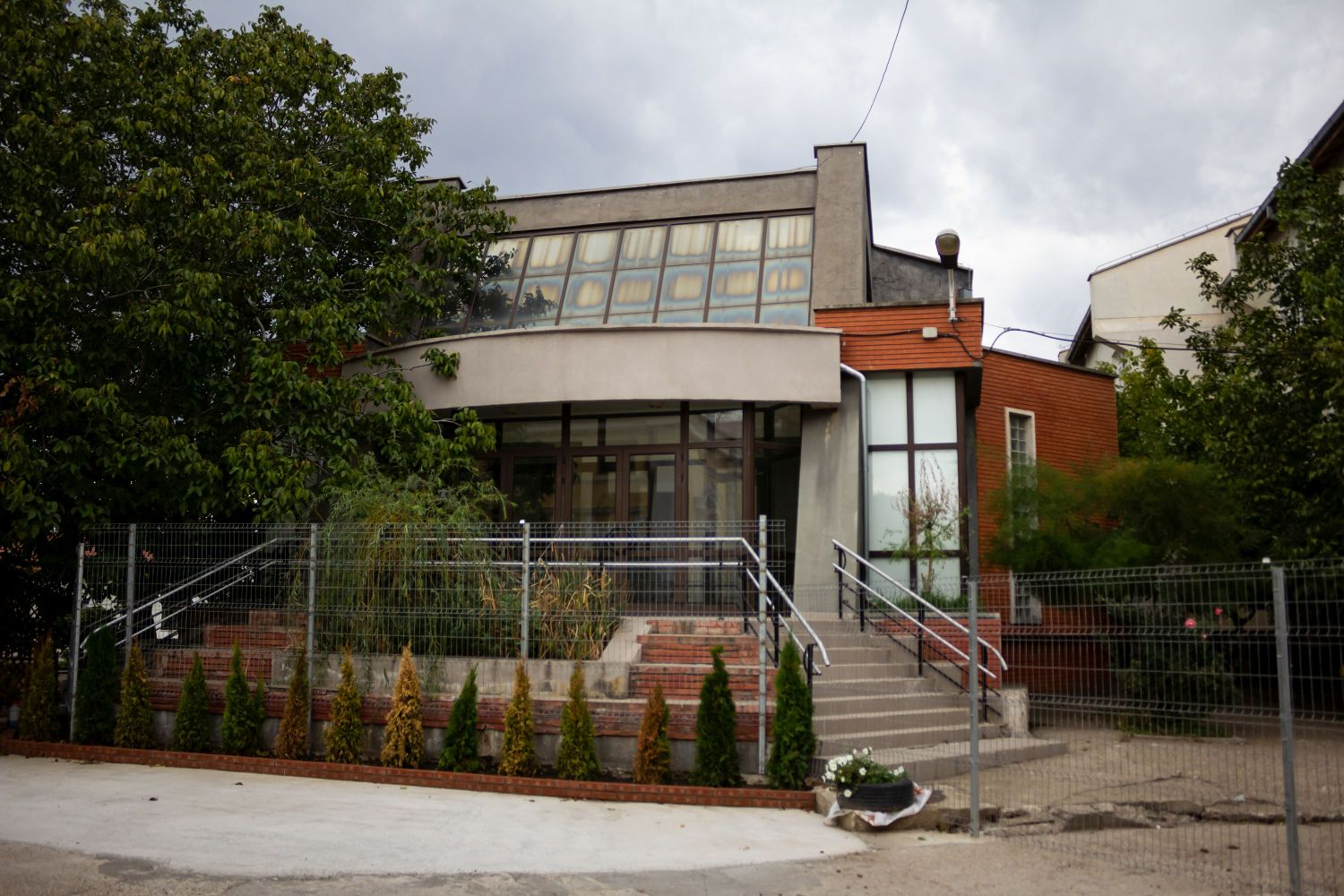 S-a cerut în instanţă demolarea Amfiteatrului de la Liceul de Artă