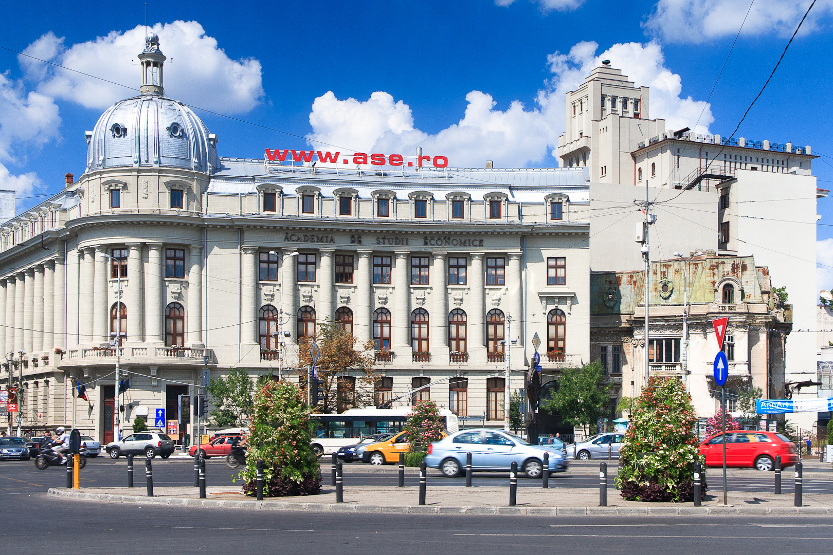 ASE Bucureşti, cea mai bine situată din România între universităţile lumii