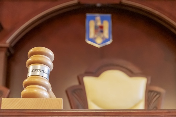 Decizia privind judecătorii contestaţi ai CCR, amânată