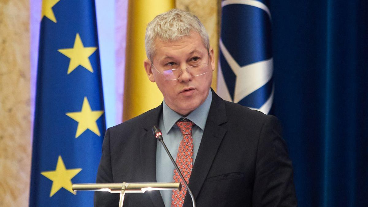 Cătălin Predoiu, premiat la Washington, huiduit la București