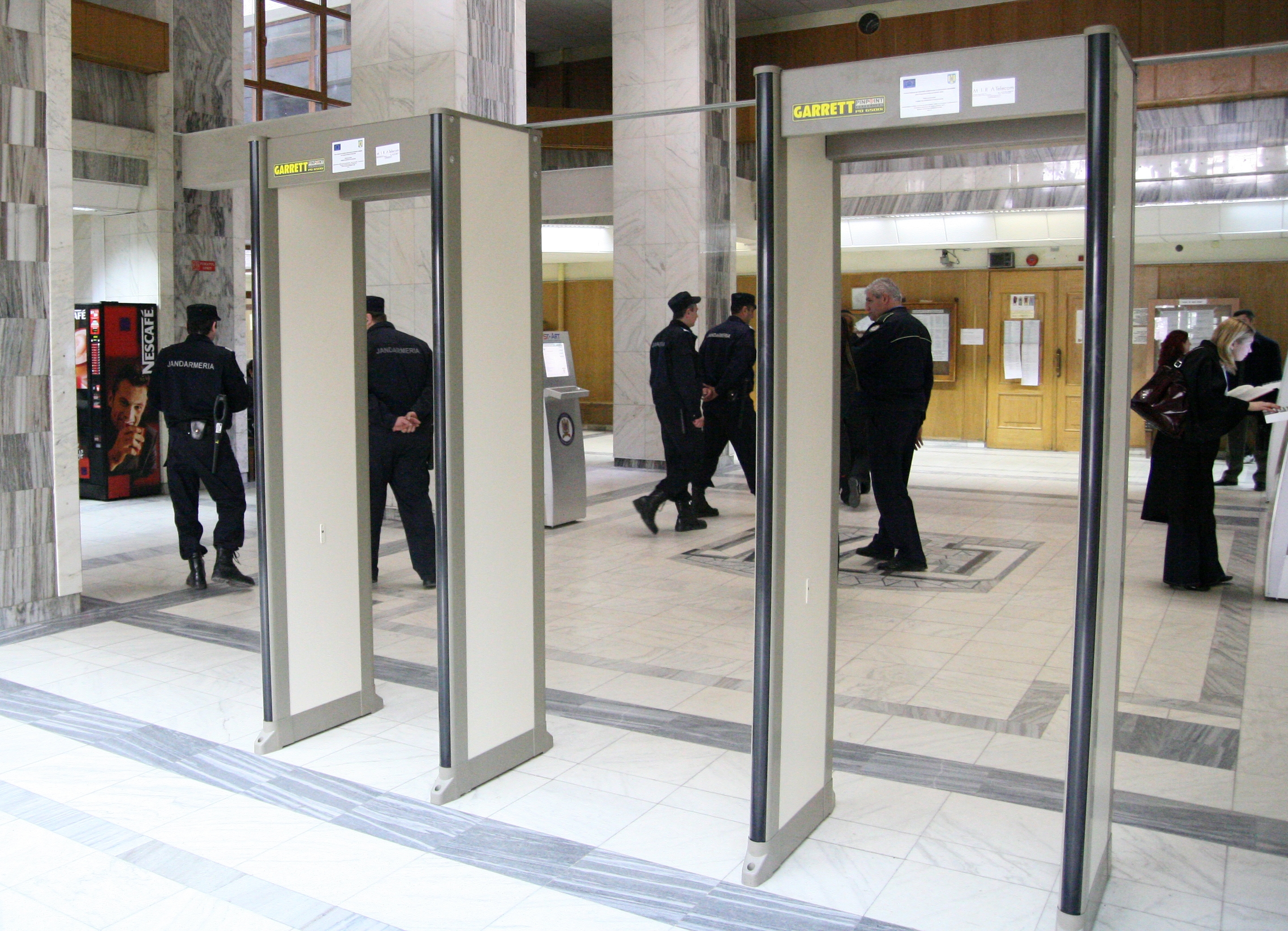 Mica Reformă – „legitimare a şantajului”