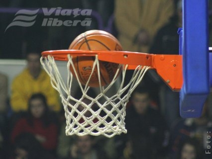 15 echipe de la Phoenix, în campionatul de baschet