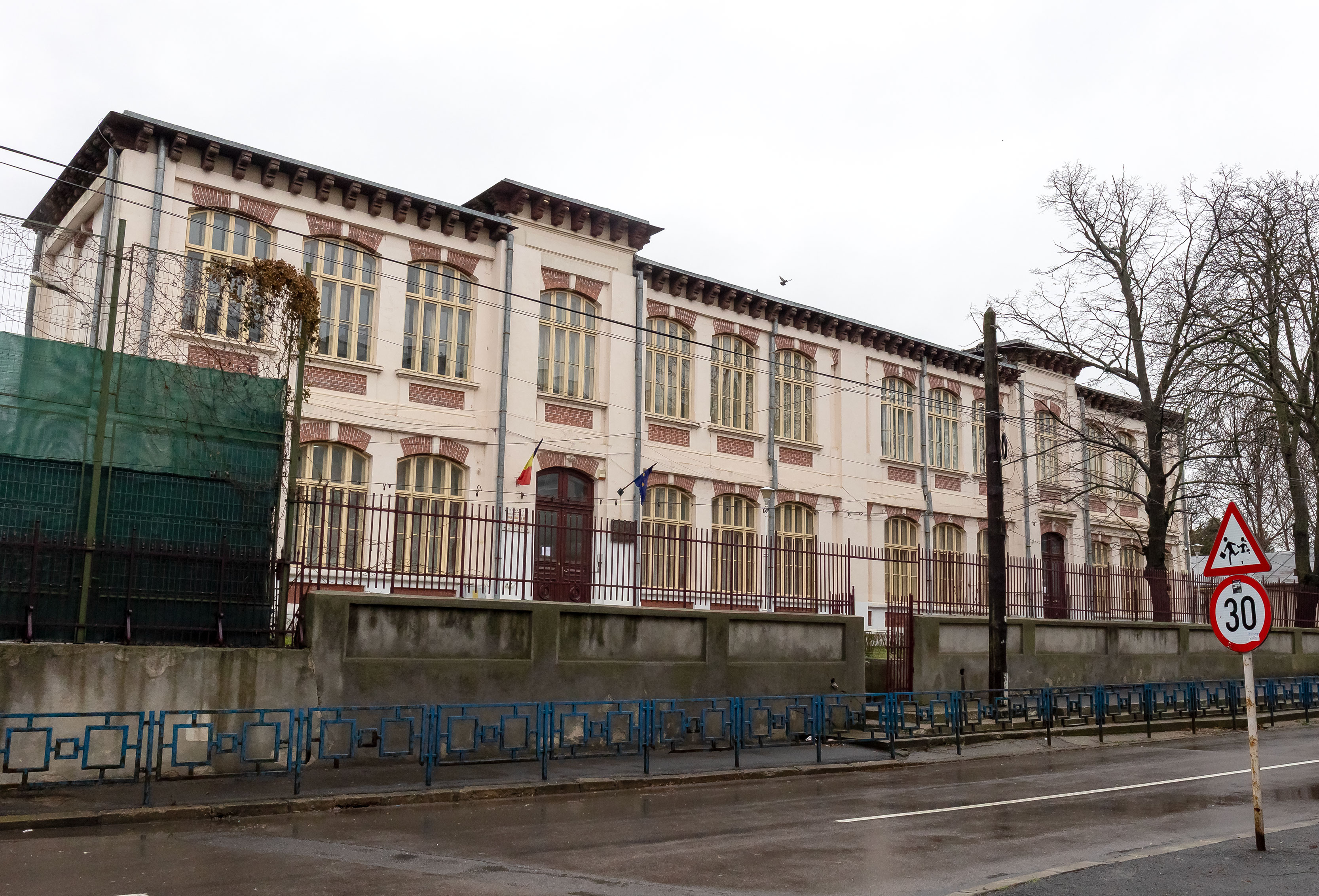 Prima şcoală publică înfinţată în Galaţi va fi modernizată cu 10,7 milioane de lei