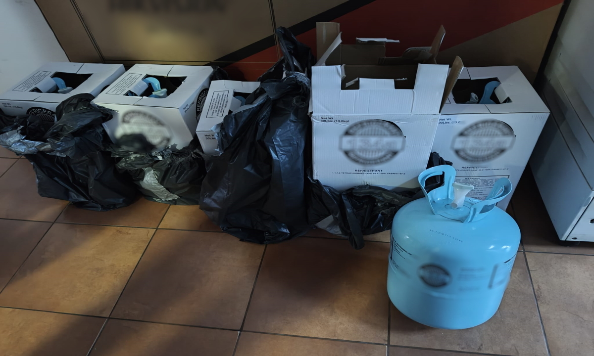 Contrabandă cu freon la Oancea