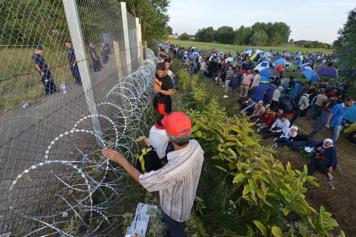 Migranții veniți din Belarus, organizați în stil paramilitar