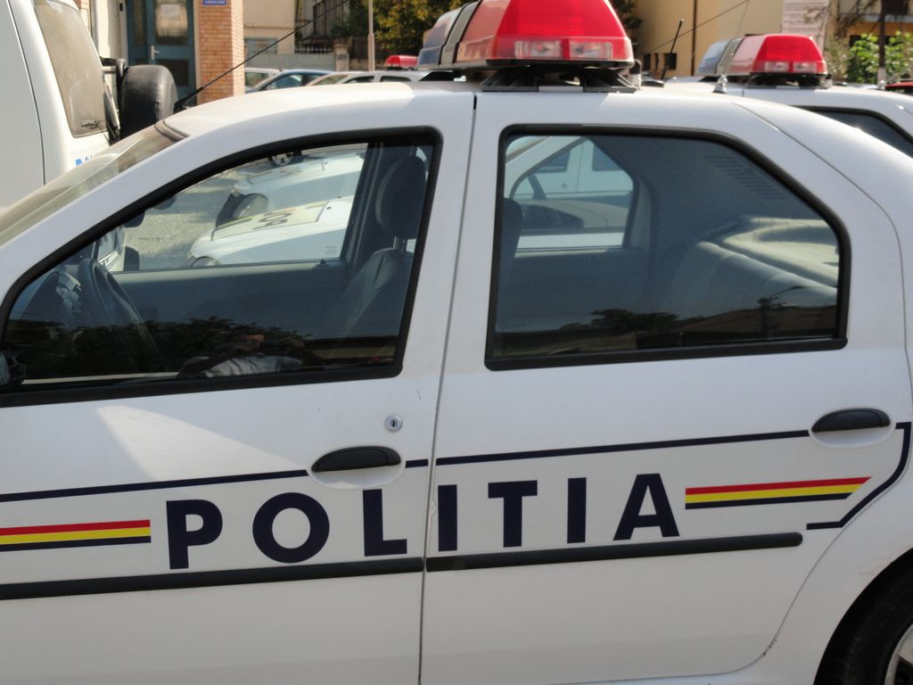 Neatenţia a distrus trei maşini