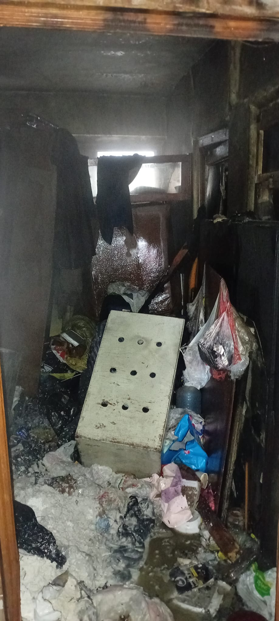 UPDATE - Un bărbat şi-a pierdut viaţa în incendiul de pe strada Mihai Eminescu