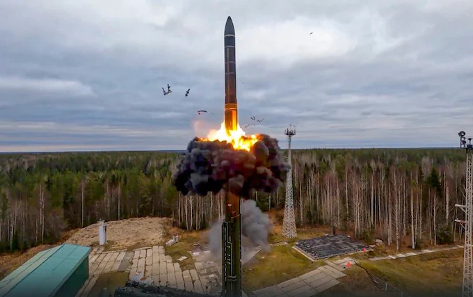Rusia ia în calcul reluarea testelor nucleare