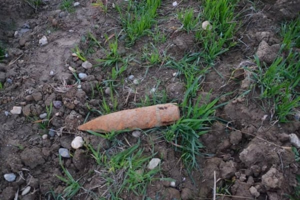 Copii şi profesori evacuaţi, după ce un elev a adus un obuz la şcoală (VIDEO)
