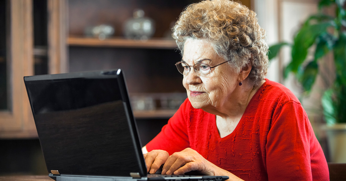 Seniorii gălăţeni, învăţaţi cum să cumpere online