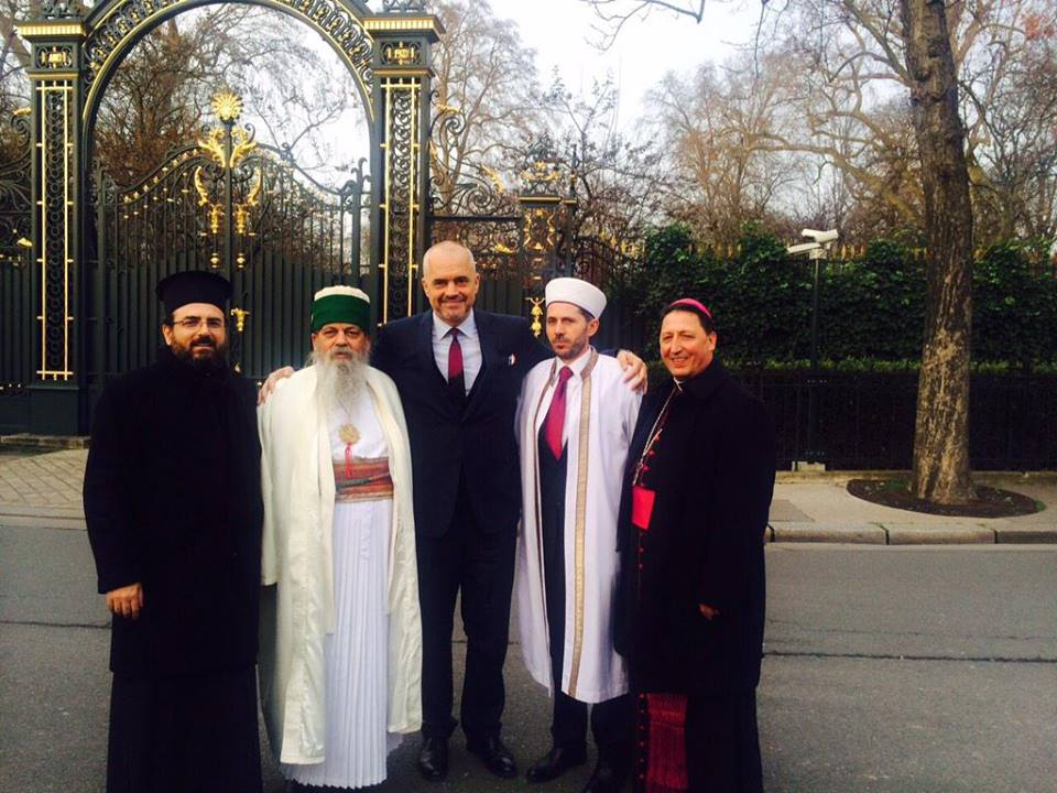 Toleranța religioasă în Albania. Cum a ajuns nepotul protestant al reginei României rege în statul cu majoritate musulmană