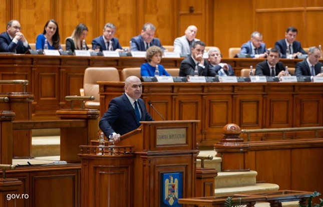Scena politică, între retragerea în opoziție și refacerea coaliției