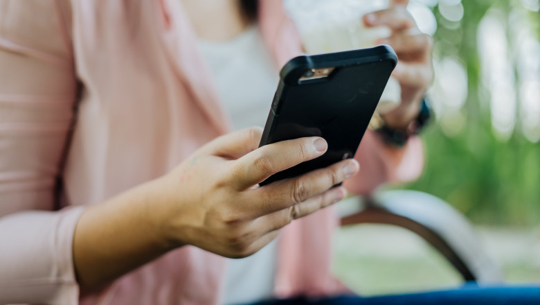 Atenție la fraudele online în perioada concediilor! Riscurile rezervărilor online şi ale conexiunilor la internet din spații publice