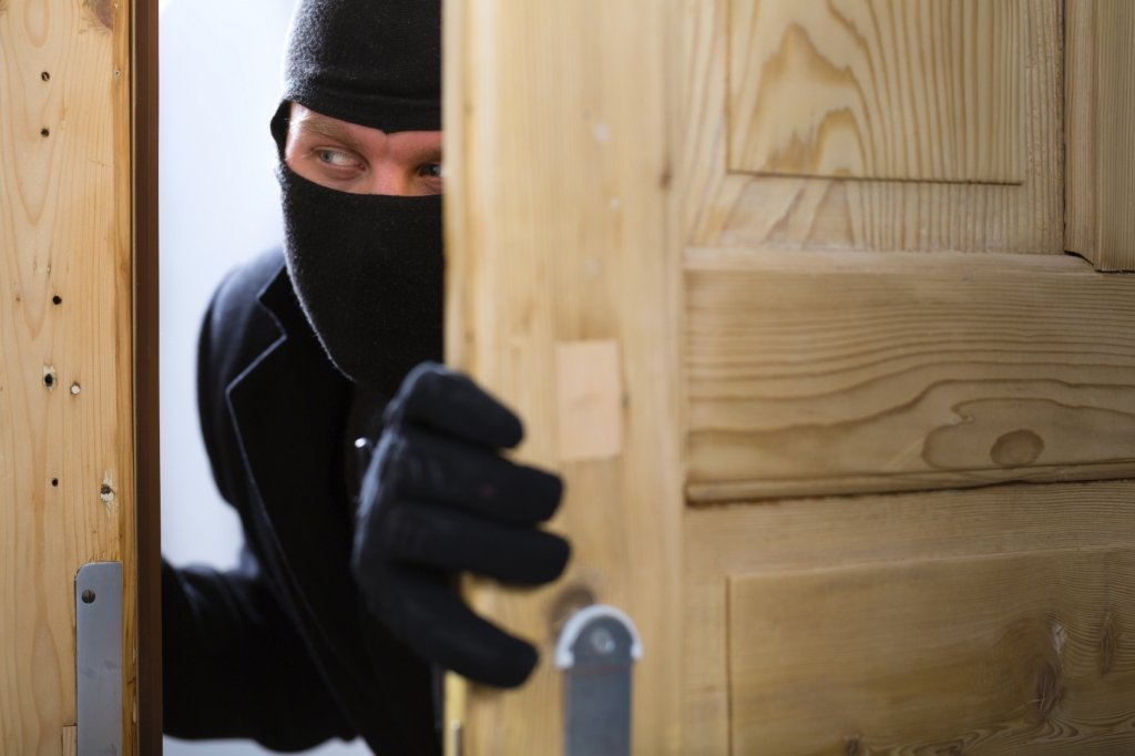 Gălățenii uită să încuie când pleacă de-acasă. Furturi din apartamente cu uși neasigurate