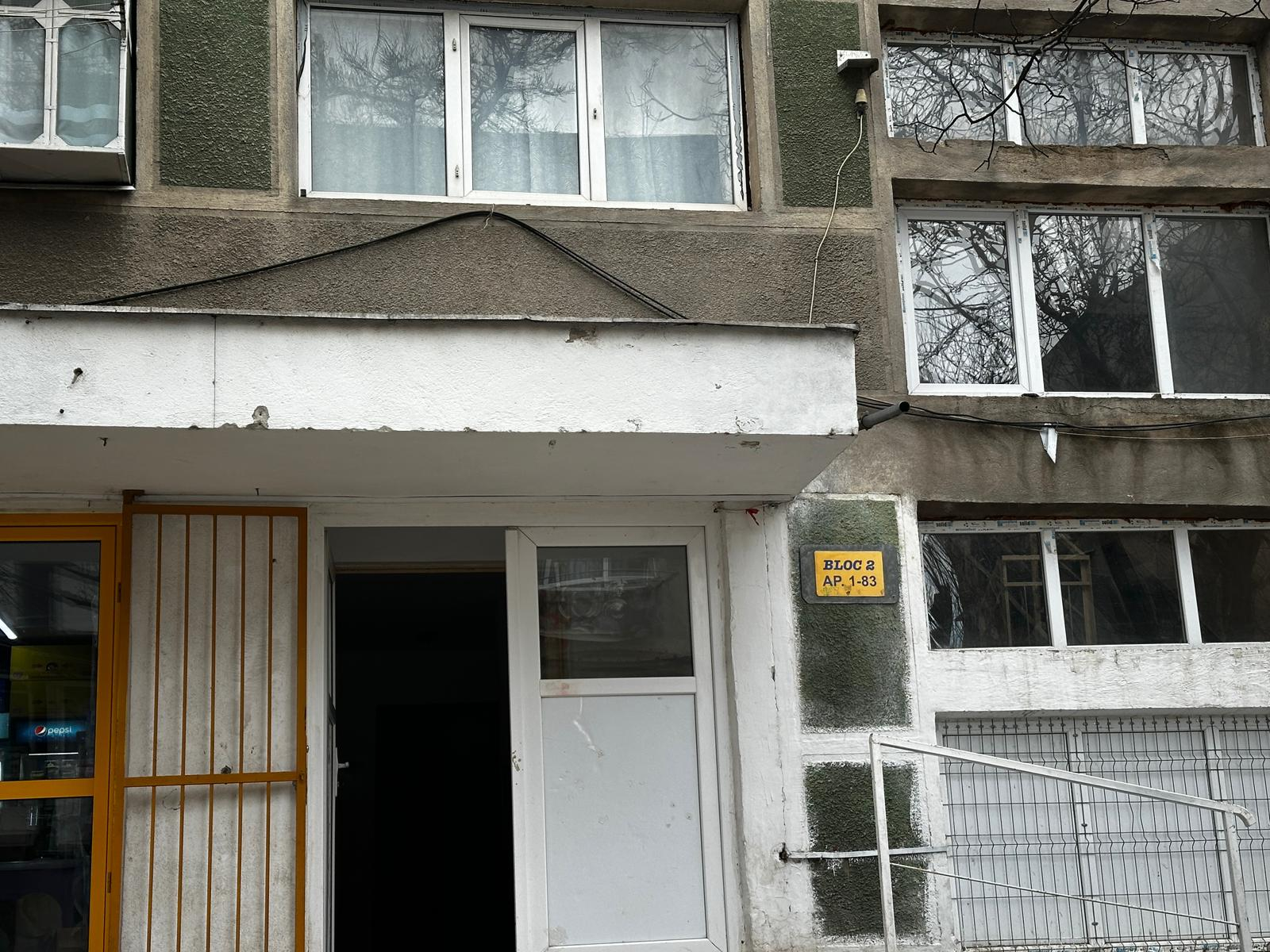 Război într-un bloc gălățean, din cauza băii comune