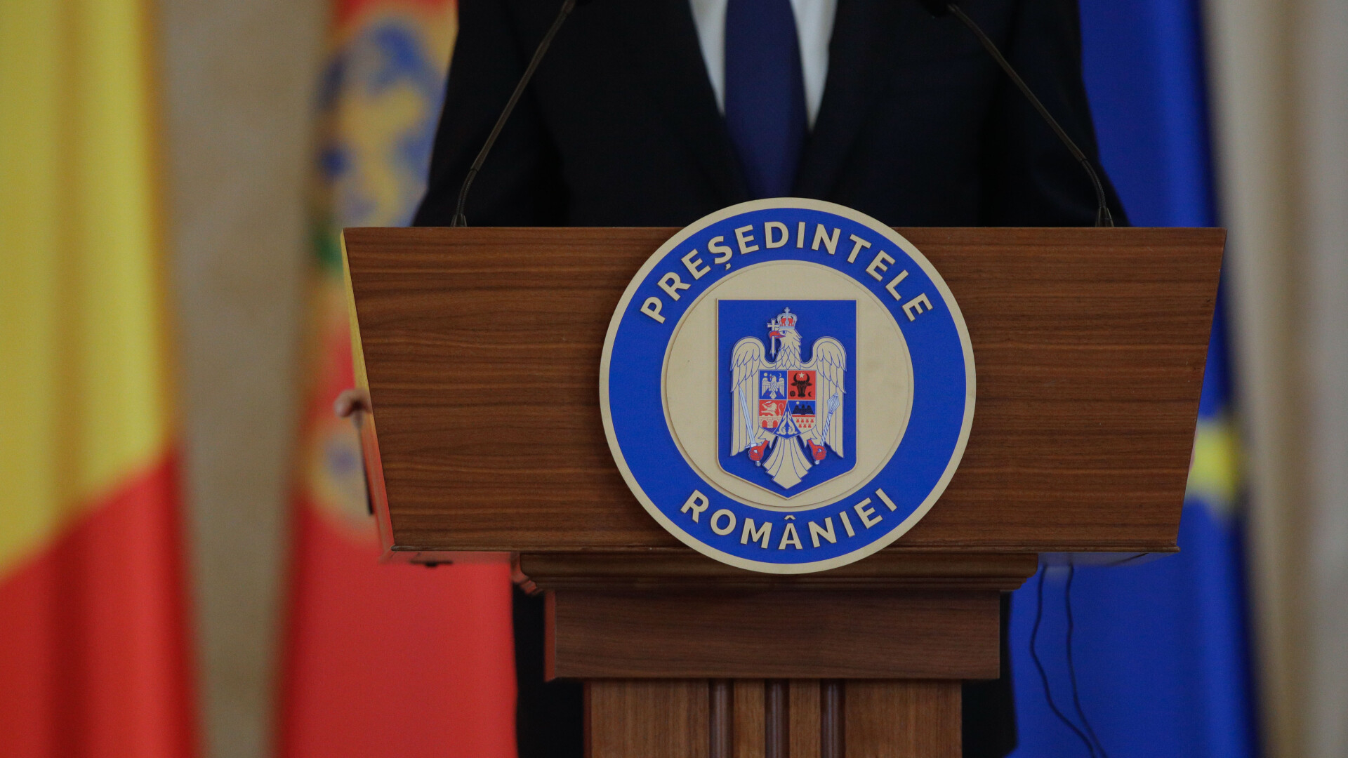 Administraţia Prezidenţială îşi taie din buget