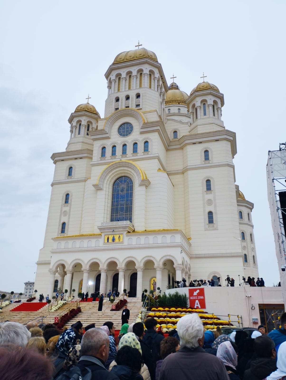 Sfințirea Catedralei Naționale, cea mai mare din toată ortodoxia, dar pentru poporul român (FOTO & VIDEO)