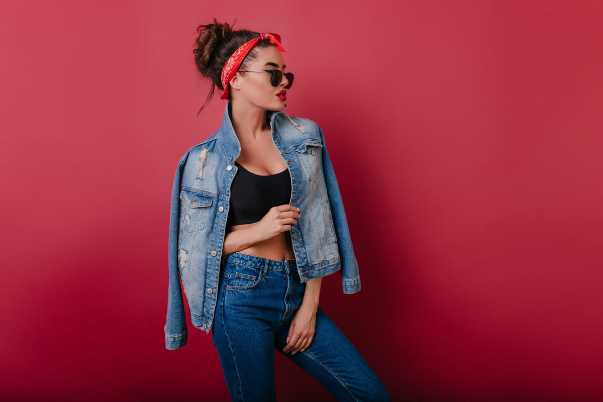 Tendințe în denim pentru 2025: Ce modele de blugi se poartă?