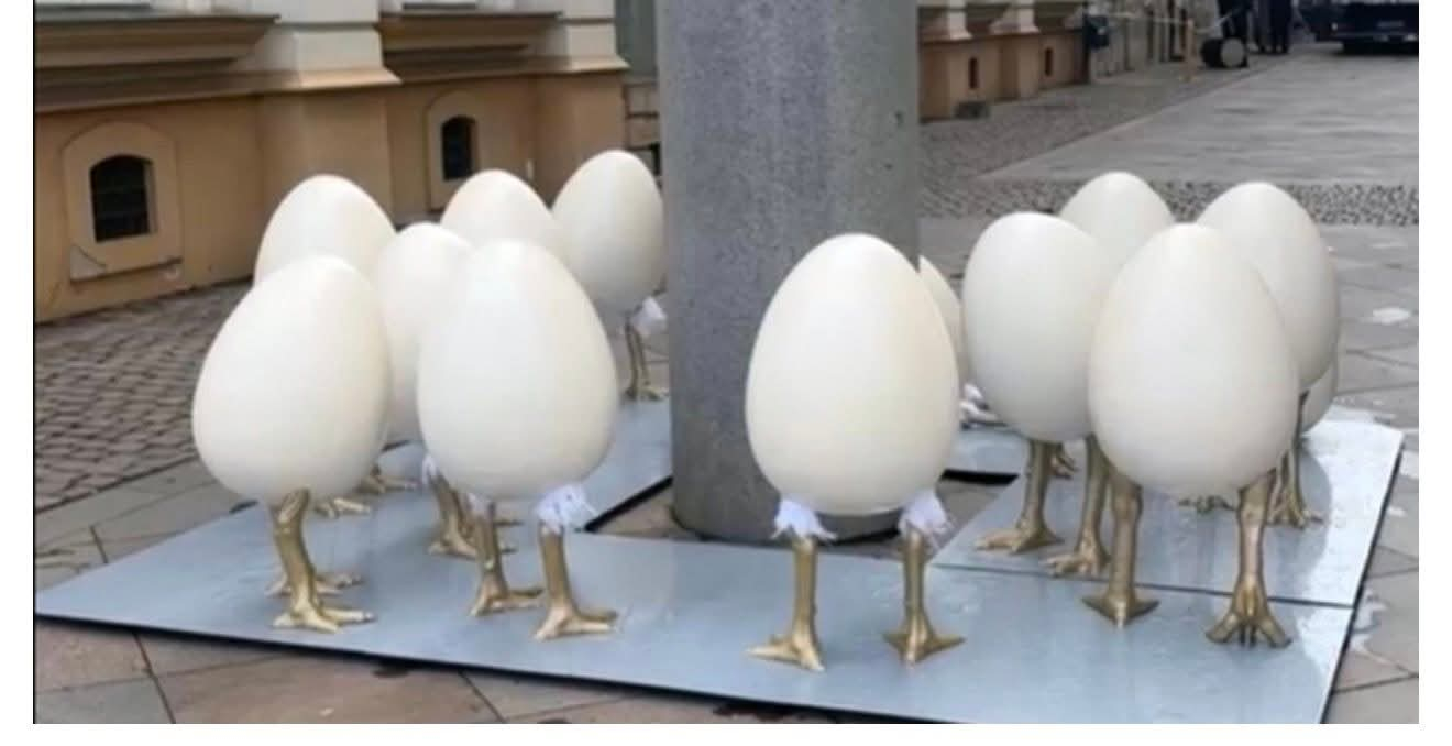 "Nu de Paștele Cailor mă tem, ci de veșnicia lui" (Bugs Bunny)