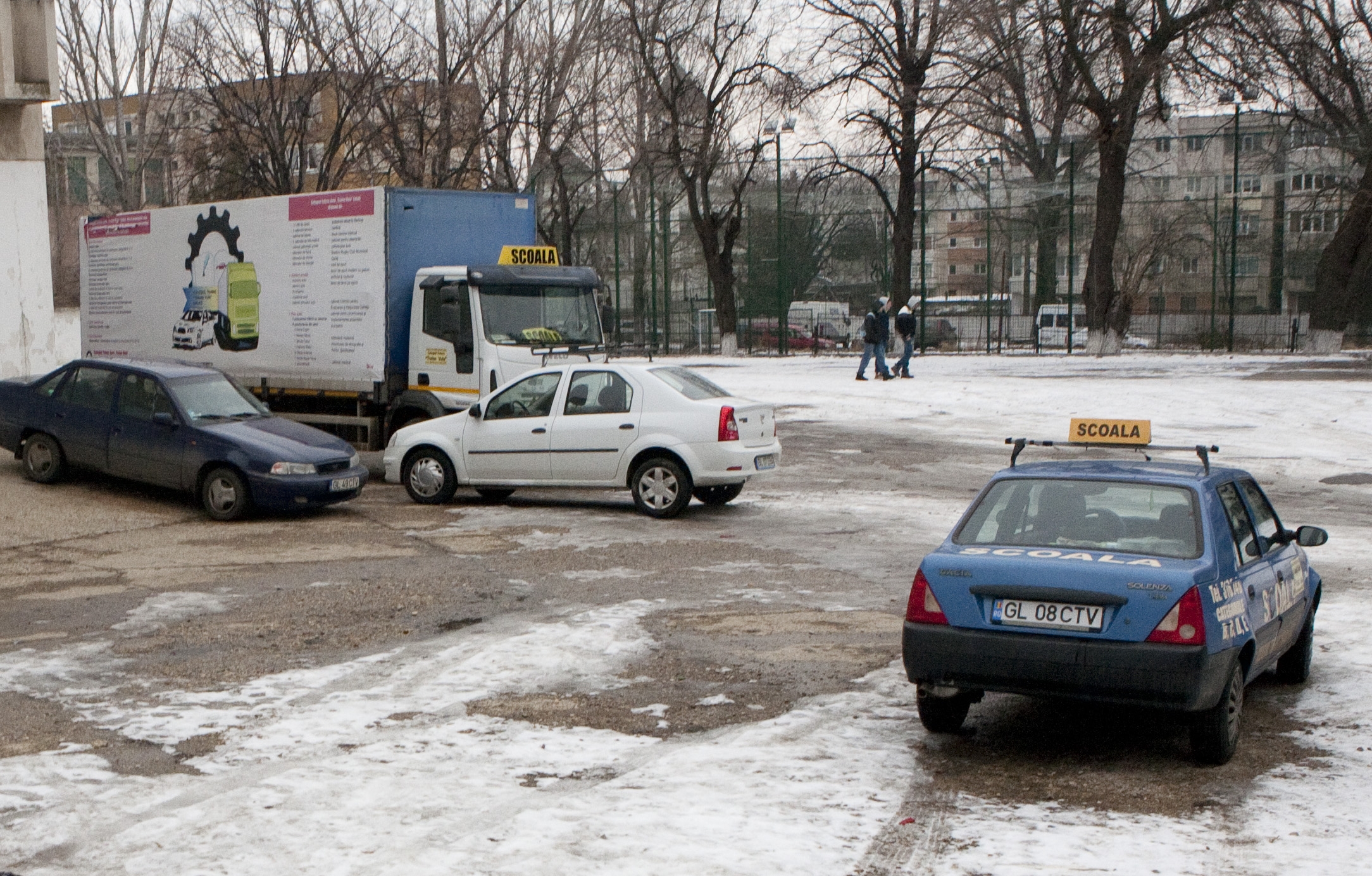 Legi de aruncat banii pe fereastră! Noul Cod Rutier îi lasă şomeri pe elevii de la "Auto"