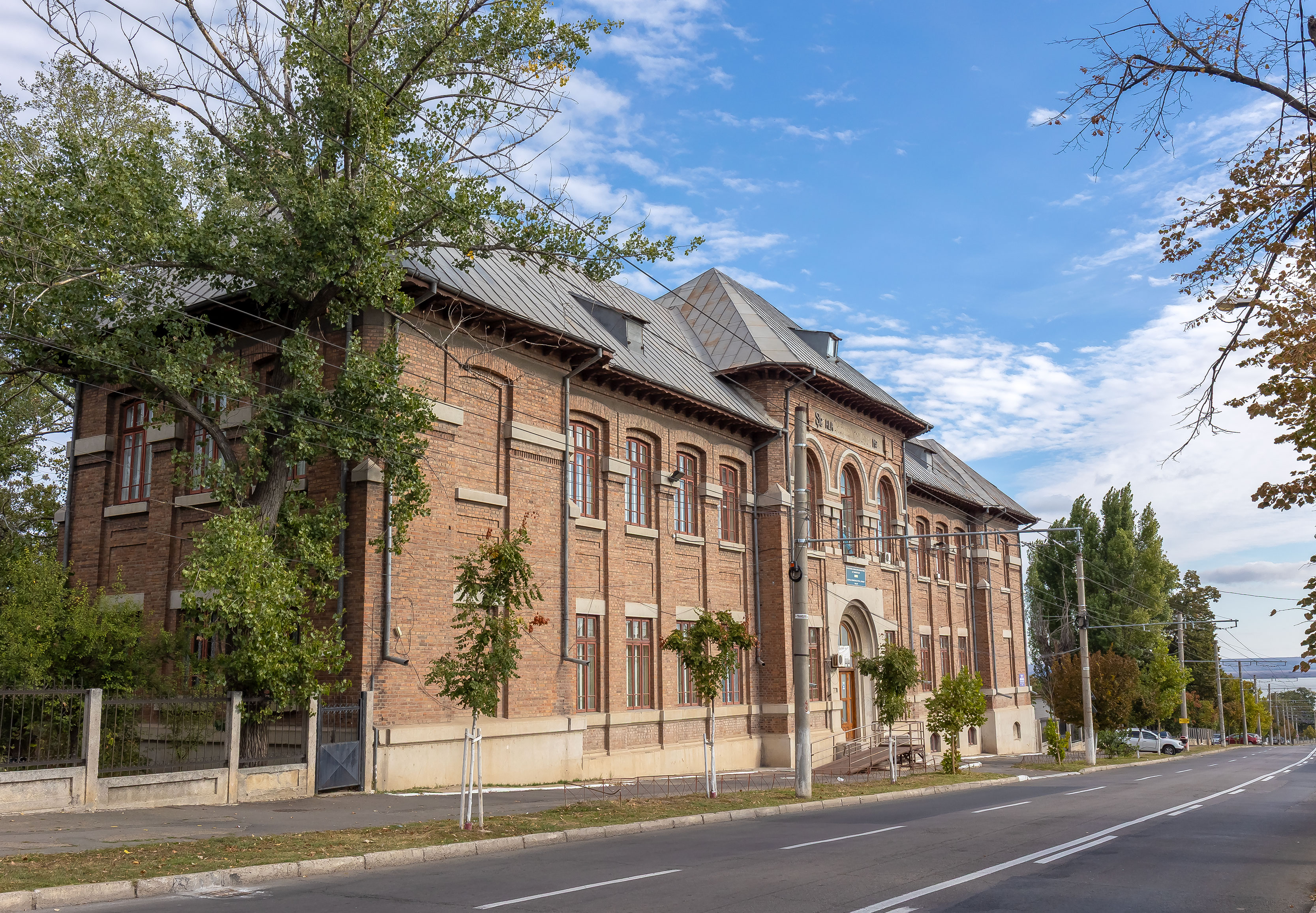 O clădire centenară şi nouă ofertanţi pentru consolidare