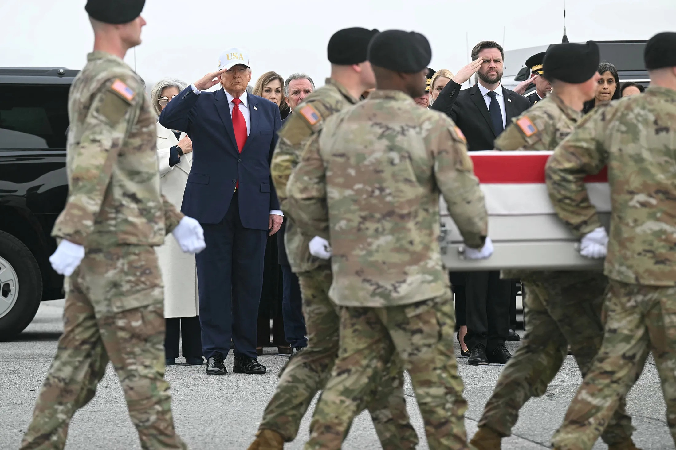 Cei șase soldaţi americani uciși de iranieni, repatriați cu onoruri