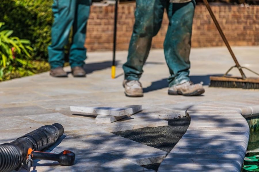 Cum să prelungești durata de utilizare a gresiei de exterior: secrete de îngrijire pentru terase, balcoane și alei