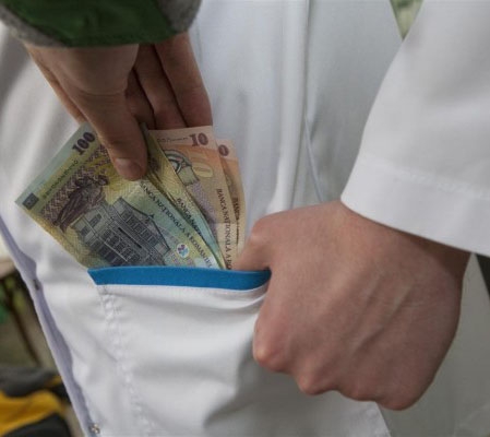 Cât mai merge şpaga la medic?