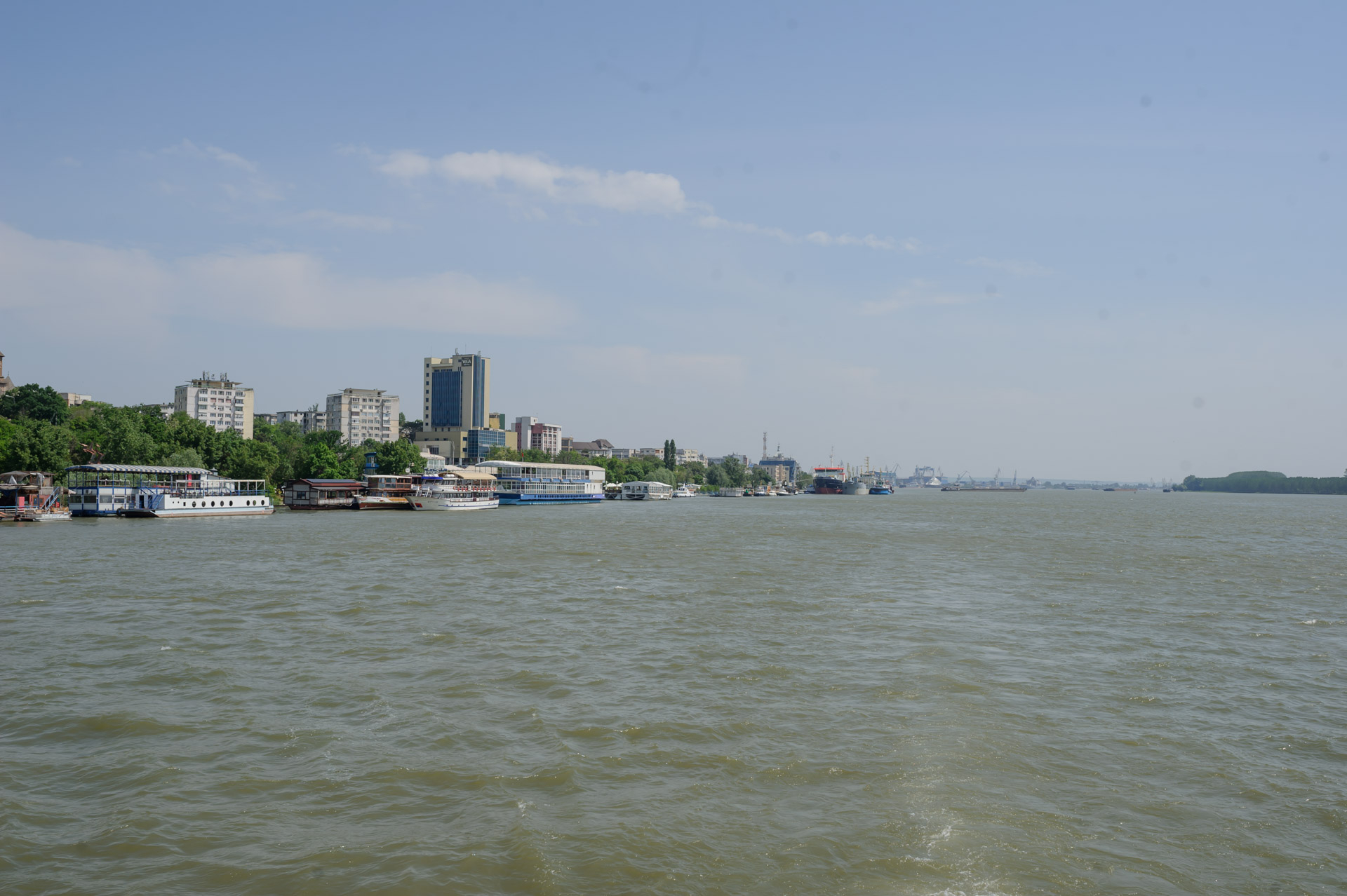 Proiect pentru balizarea epavelor de pe Dunăre, cu participare gălăţeană