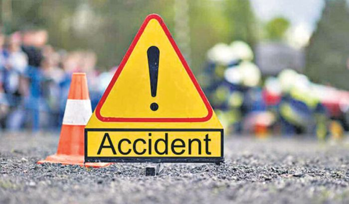 Pietoni loviți în plin de mașină, pe o trecere din centrul orașului