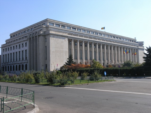Guvernul acordă 50 de burse de 15.000 euro pentru studenţii cu rezultate în cercetare rămaşi în ţară