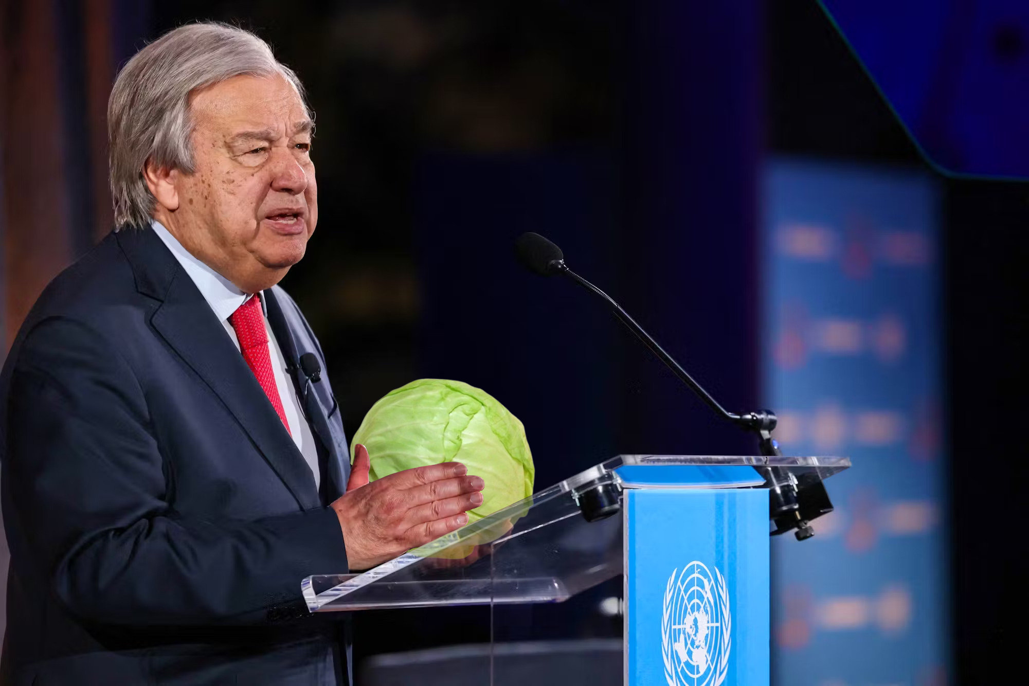 Pe Toni Guterres de la ONU l-a adus varza
