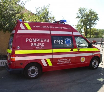 Un bătrân a căzut într-un hău de 20 de metri