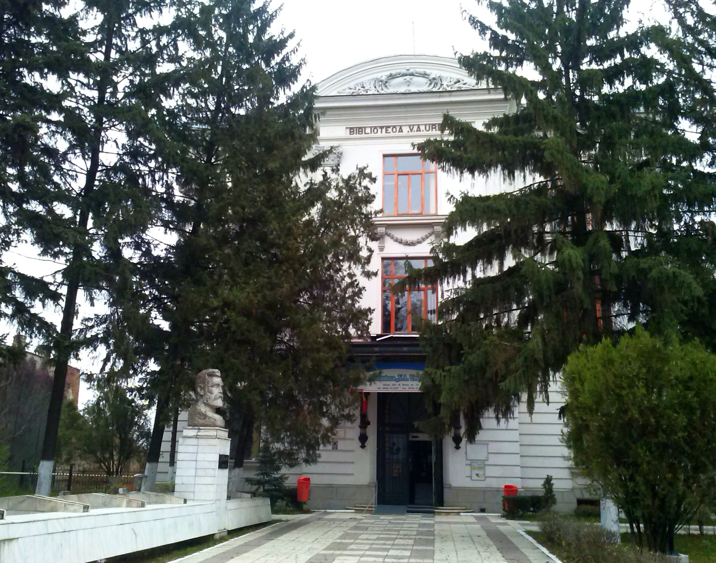 La Biblioteca "Urechia"/ O nouă ediţie a concursului de creaţie pentru copii şi tineri