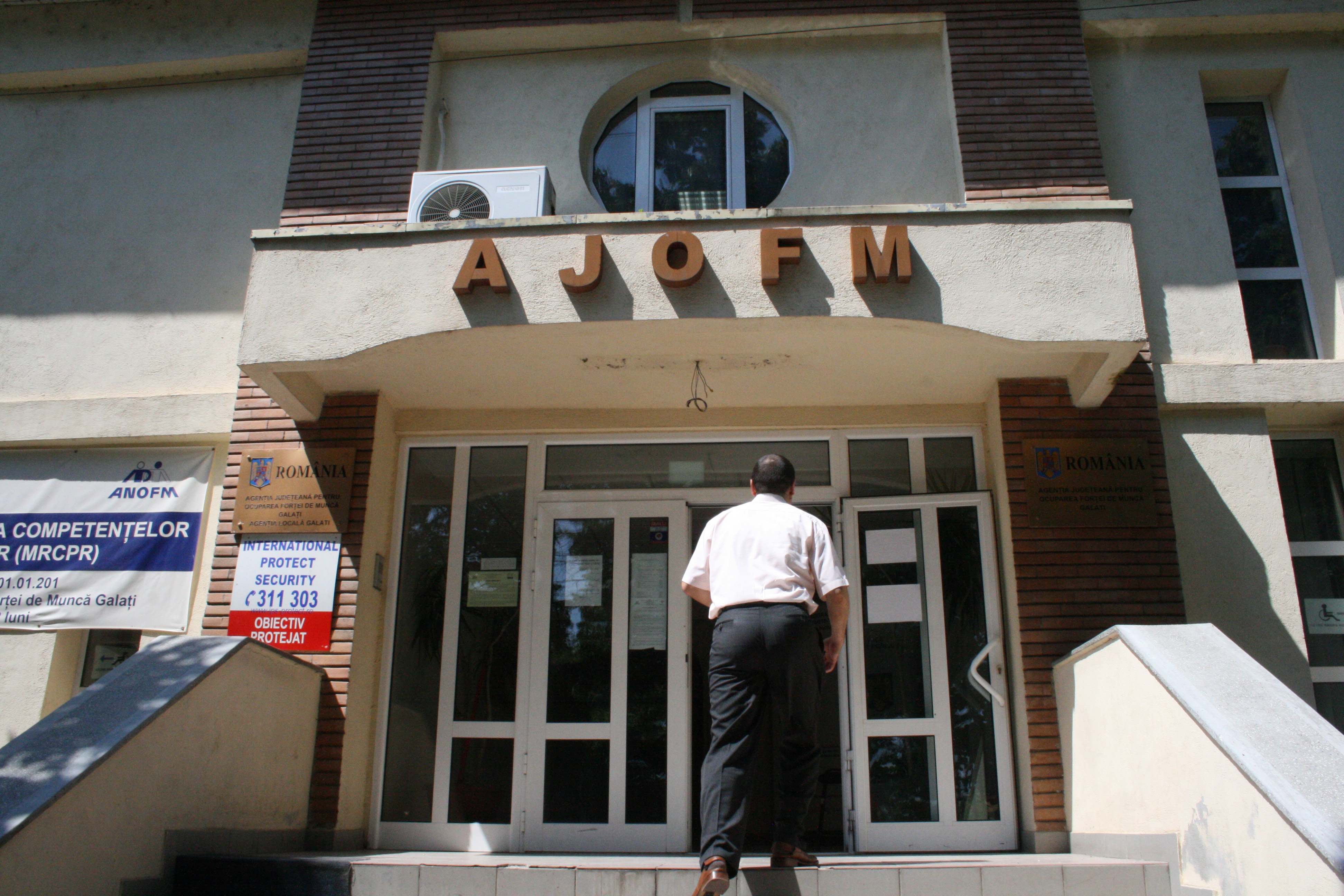 UTIL pentru ŞOMERI/ Peste 160 de LOCURI DE MUNCĂ vacante