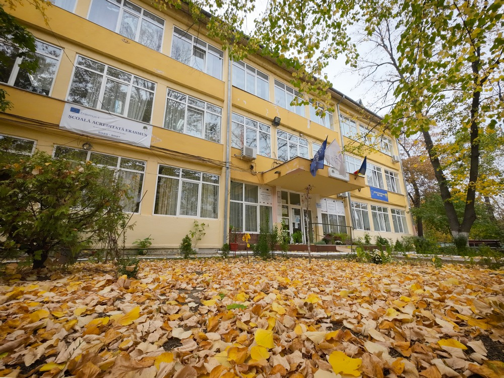 Constructori pentru renovarea Şcolii "Gheorghe Marinescu"