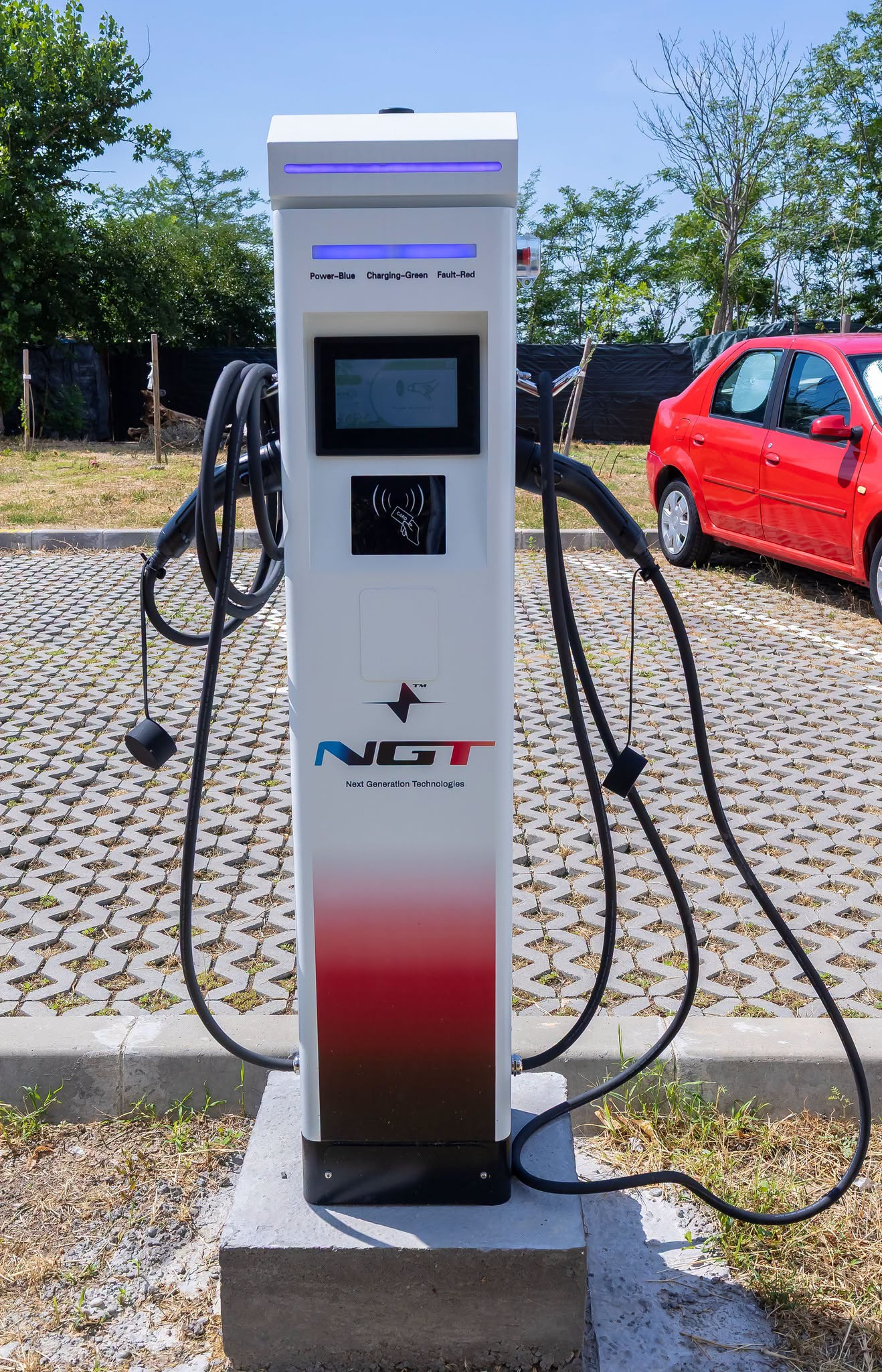 Unde sunt amplasate noile staţii de încărcare a maşinilor electrice