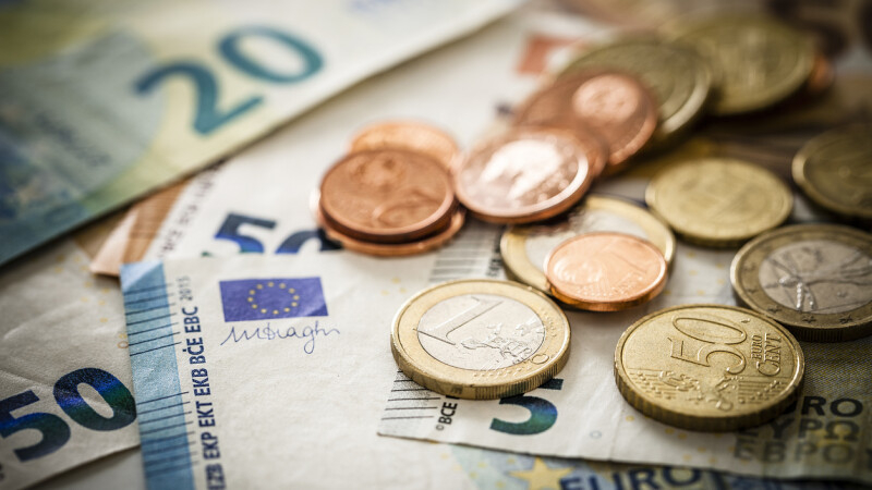 Euro a stagnat la 5,07 lei