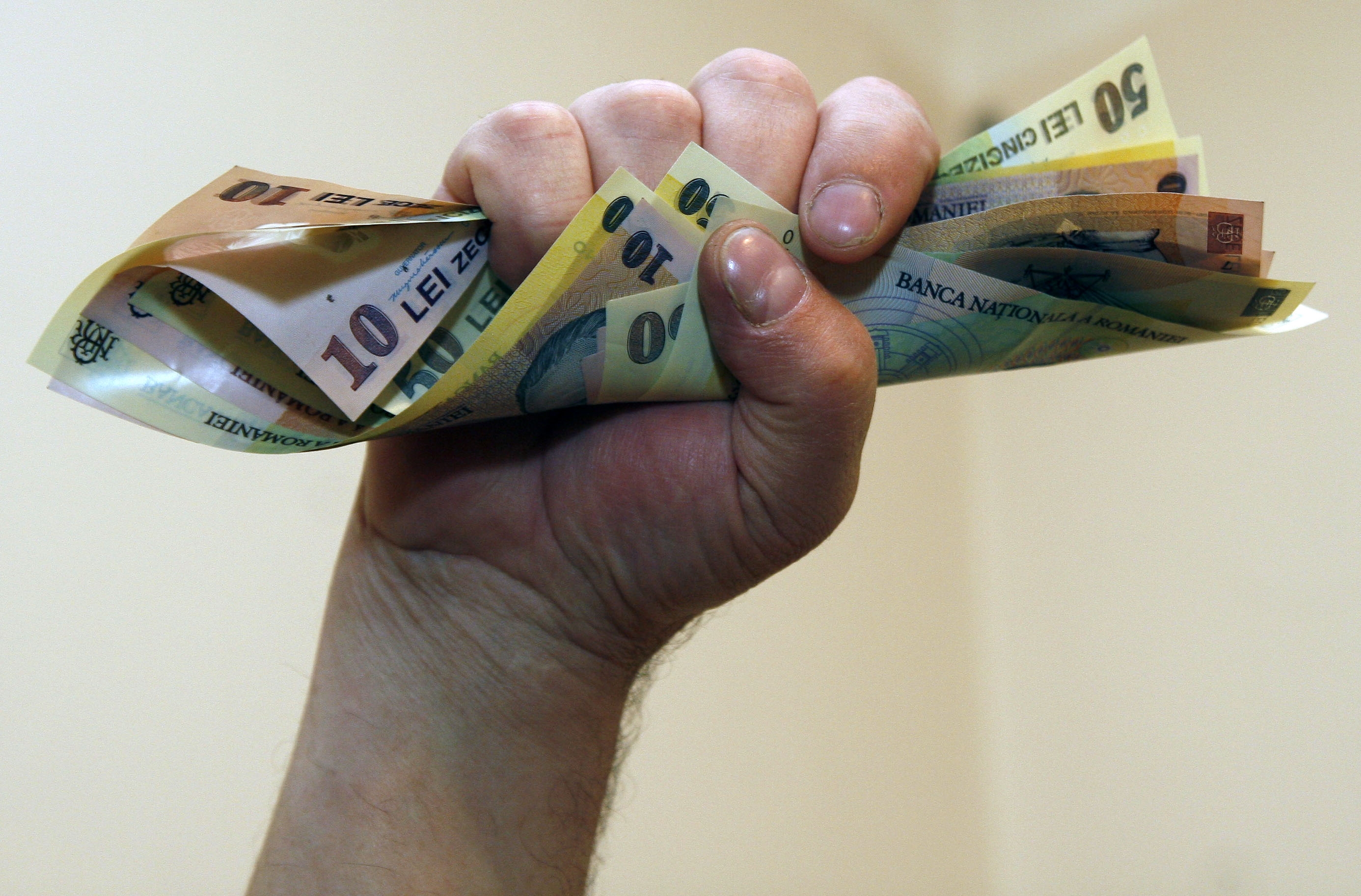 Veşti bune: A CRESCUT SALARIUL de bază minim brut