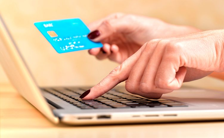 Accesul la credit de nevoi personale începe tot mai des cu un cont bancar online
